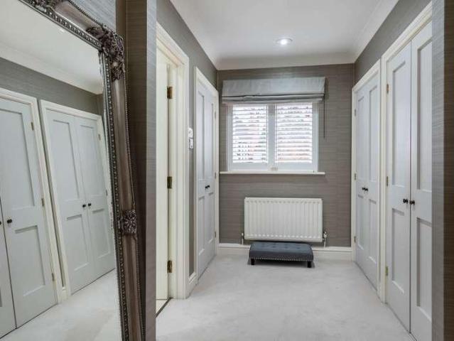 5 bed house for sale