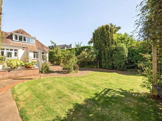 5 bed house for sale