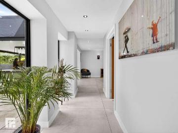 5 bed house for sale