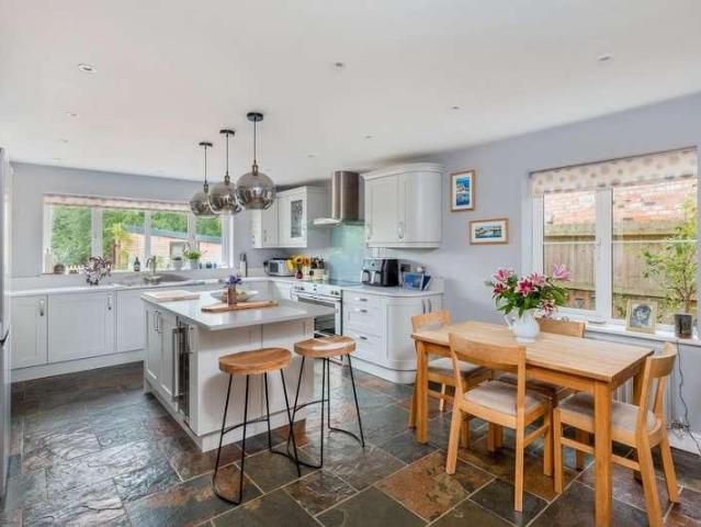 5 bed house for sale