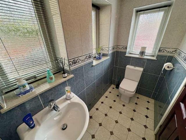 5 bed house for sale