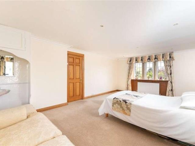 5 bed house for sale