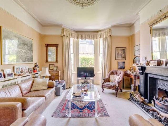 5 bed house for sale