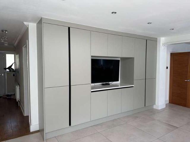 5 bed house for sale