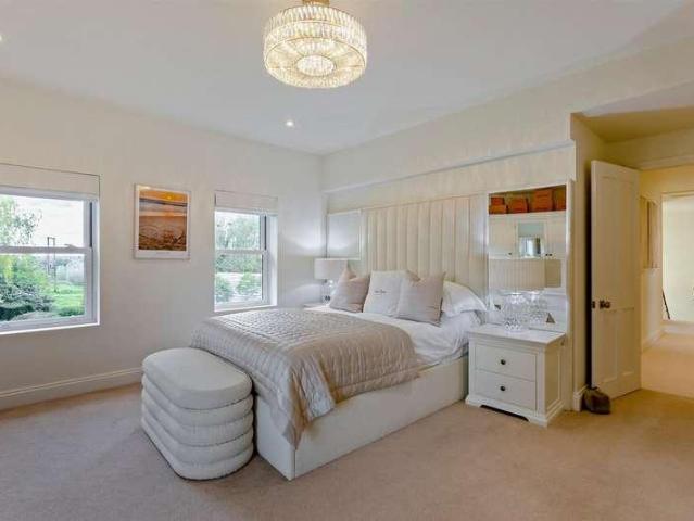 5 bed house for sale