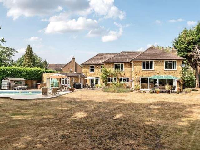 5 bed house for sale