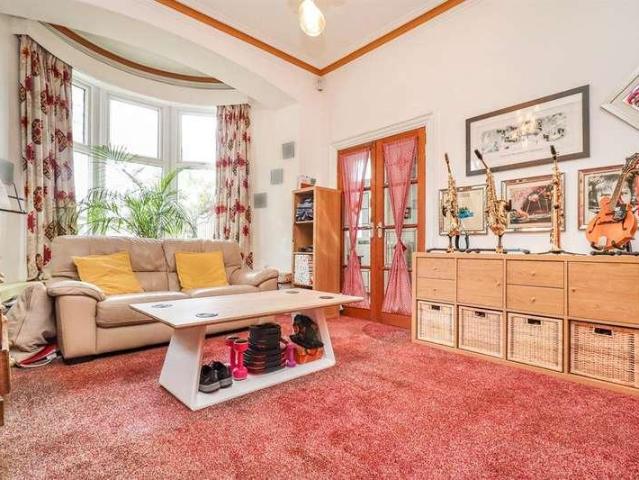 5 bed house for sale