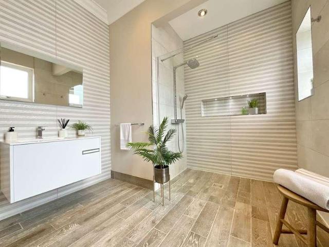 5 bed house for sale