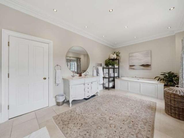 5 bed house for sale