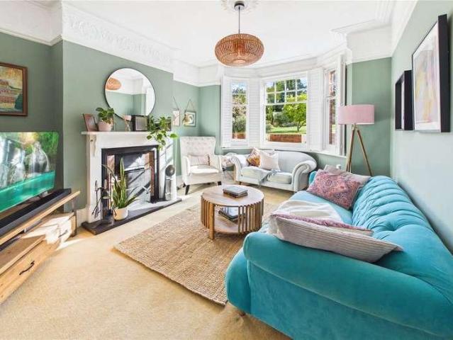 5 bed house for sale