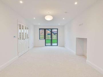 5 bed house for sale