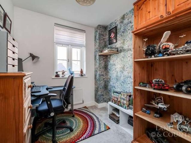5 bed house for sale