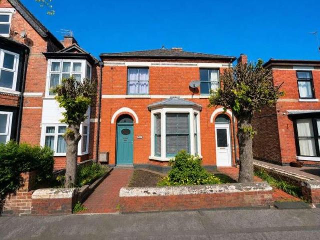 5 bed house for sale