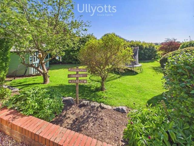 5 bed house for sale