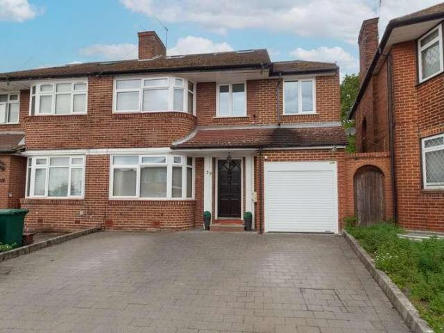5 bed house for sale