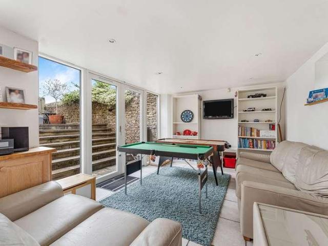 5 bed house for sale