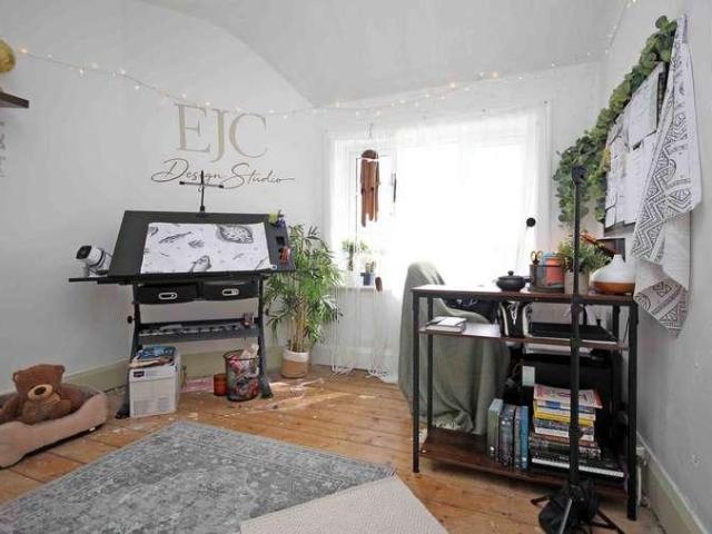 5 bed house for sale