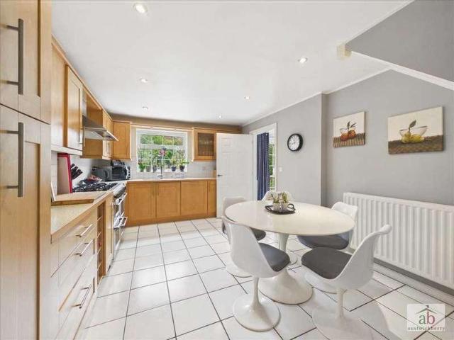 5 bed house for sale