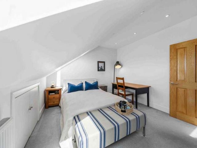 3 bed flat for sale