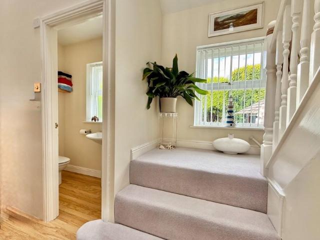 5 bed house for sale