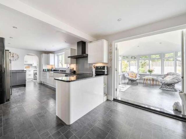 5 bed house for sale
