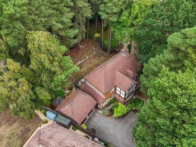 5 bed house for sale