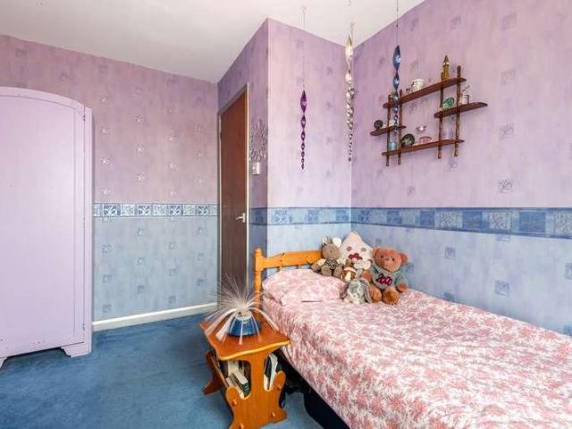 5 bed house for sale