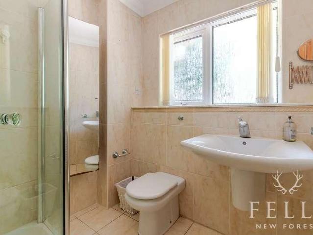 5 bed house for sale