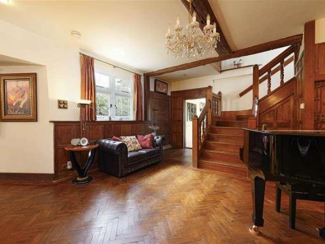 5 bed house for sale