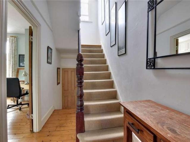 5 bed house for sale
