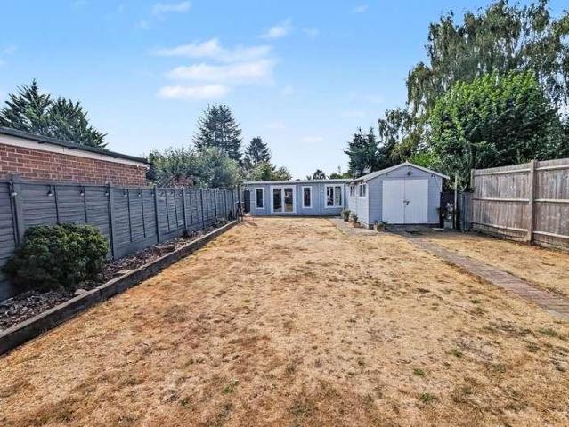 5 bed house for sale