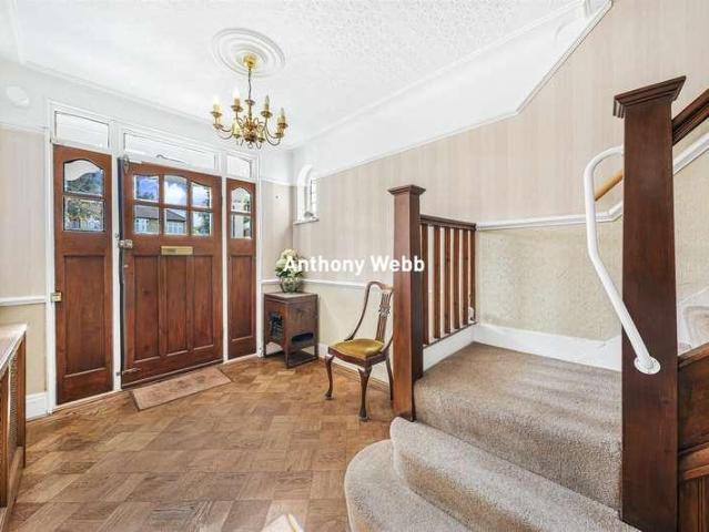 5 bed house for sale