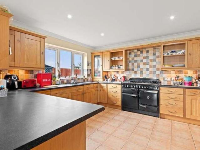 5 bed house for sale