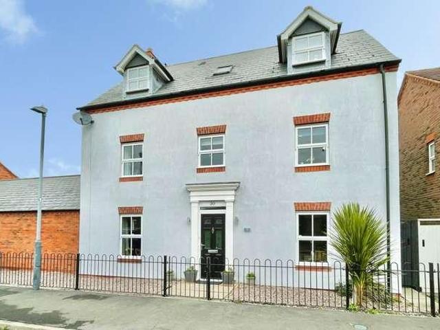 5 bed house for sale