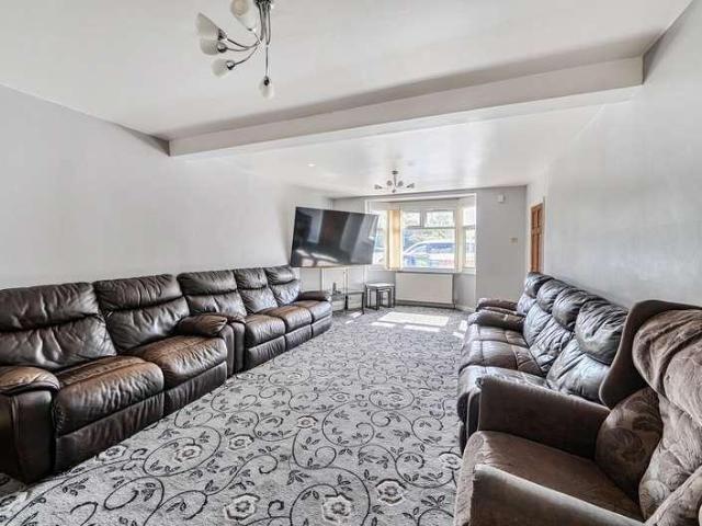 5 bed house for sale