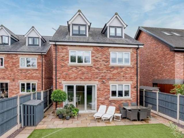 5 bed house for sale