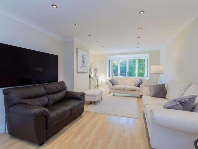 5 bed house for sale