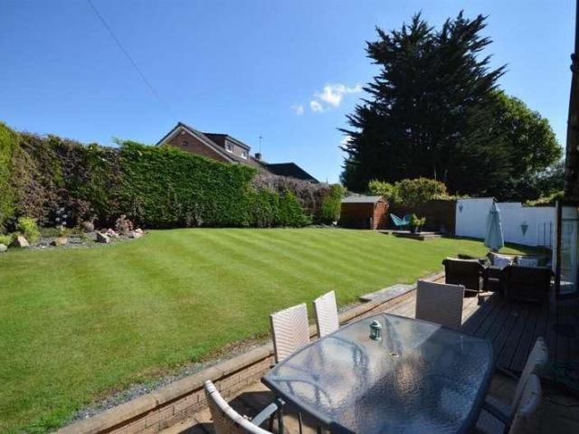 5 bed house for sale