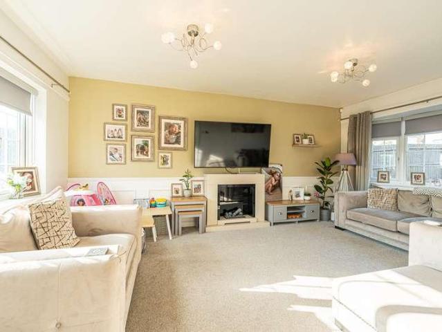 5 bed house for sale