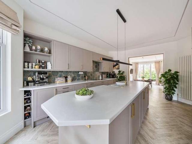 5 bed house for sale