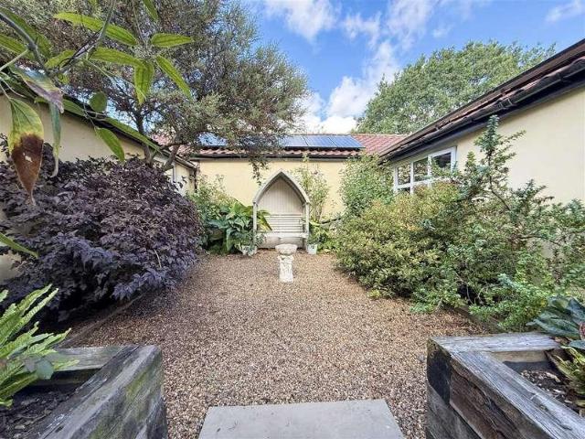 5 bed house for sale