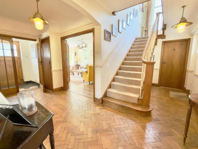 5 bed house for sale