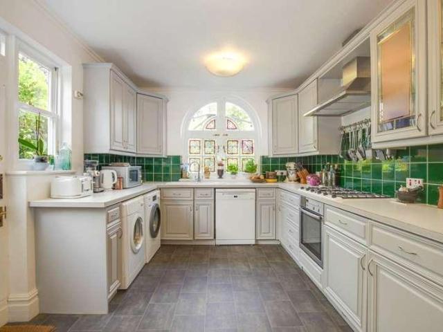 5 bed house for sale
