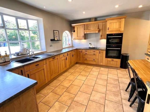 5 bed house for sale