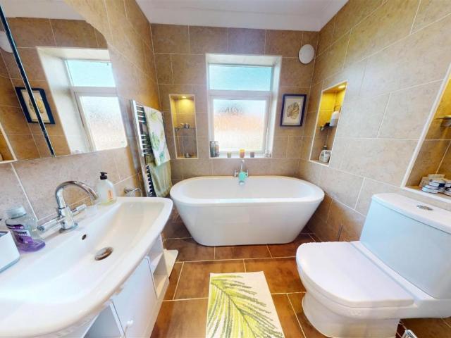 5 bed house for sale