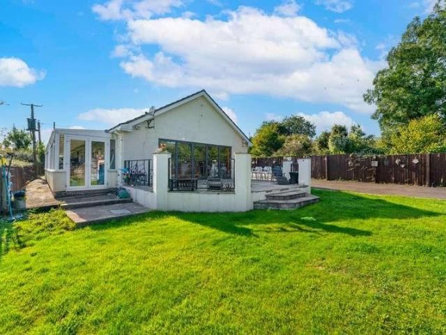 5 bed house for sale