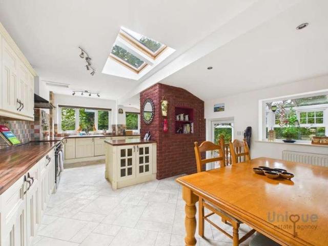5 bed house for sale