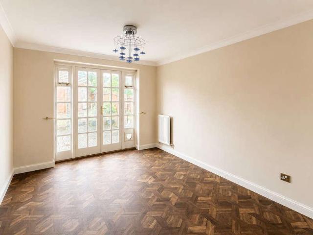 5 bed house for sale
