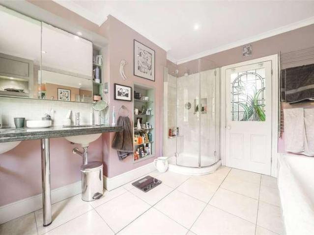 5 bed house for sale