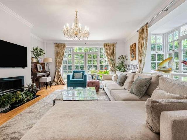 5 bed house for sale